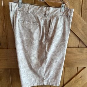 Walter Hagan 40 waist khaki golf shorts